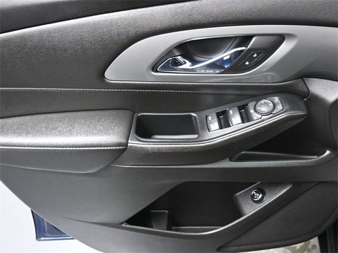 Used 2023 Chevrolet Traverse LT image 13