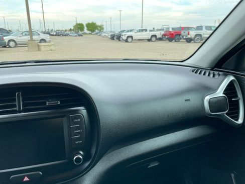 Used 2025 Kia Soul LX w/ LX Technology Package image 33