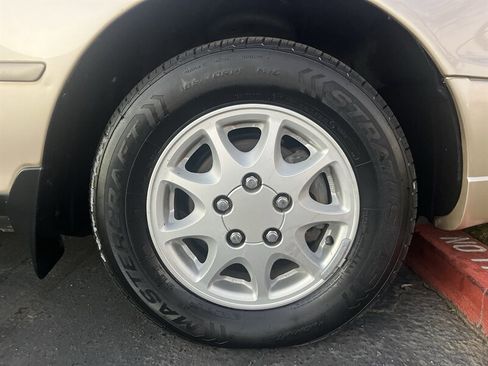 Used 1995 Toyota Camry XLE image 16