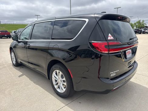 New 2027 Chrysler Pacifica Select AWD/4WD image 28