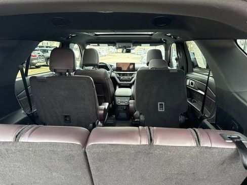 Used 2025 Ford Explorer Platinum w/ LUX Leather Package AWD/4WD image 12