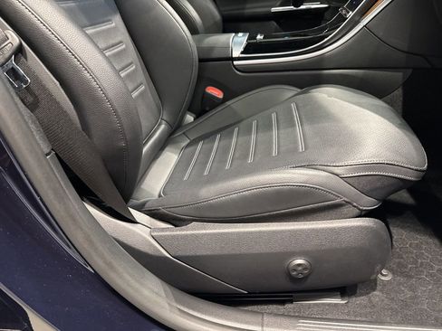 Used 2022 Mercedes-Benz C 300 4MATIC Sedan image 45