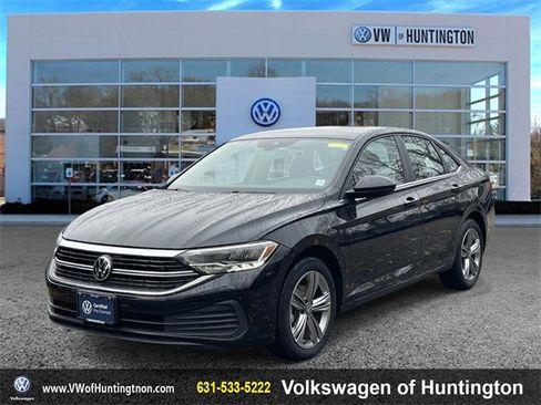 Certified 2022 Volkswagen Jetta SE image 2