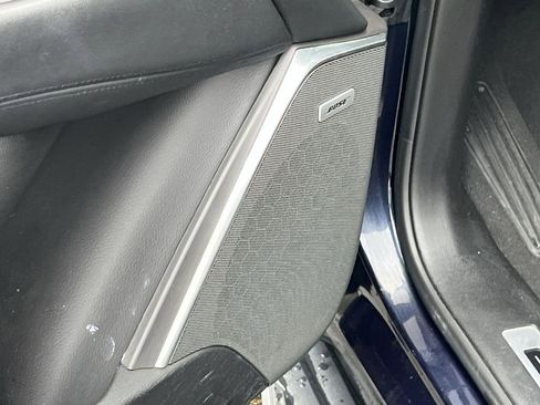 Used 2019 Cadillac Escalade ESV Premium Luxury image 17