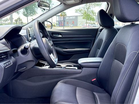 Used 2024 Nissan Altima 2.5 SV FWD image 15