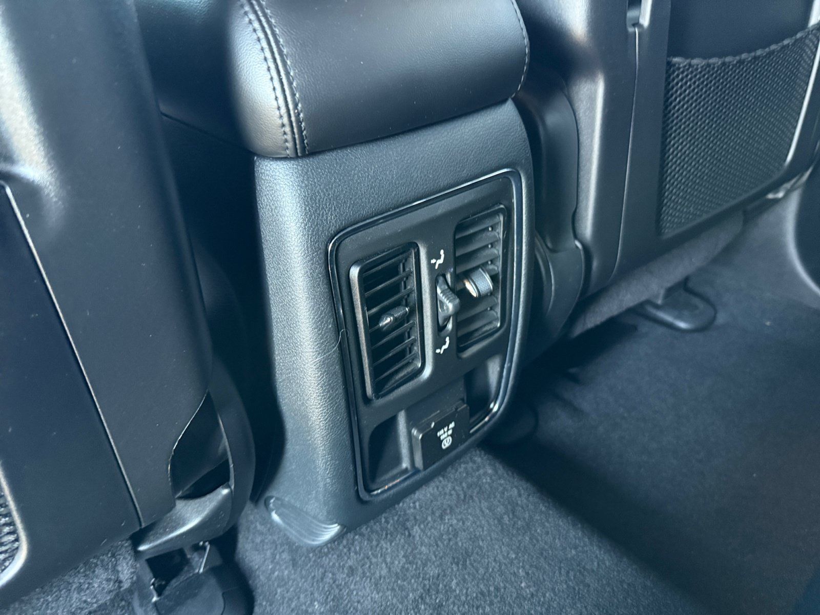 Used 2022 Jeep Grand Cherokee Laredo X RWD image 12