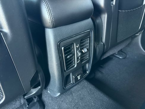 Used 2022 Jeep Grand Cherokee Laredo X RWD image 12