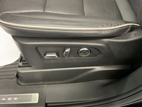 Used 2023 Cadillac Escalade Sport w/ LPO, ONYX Package image 12