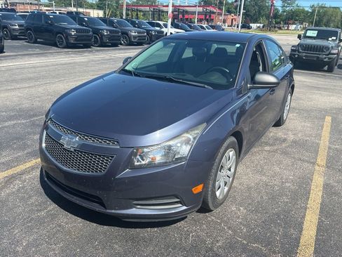 Used 2014 Chevrolet Cruze LS FWD image 2