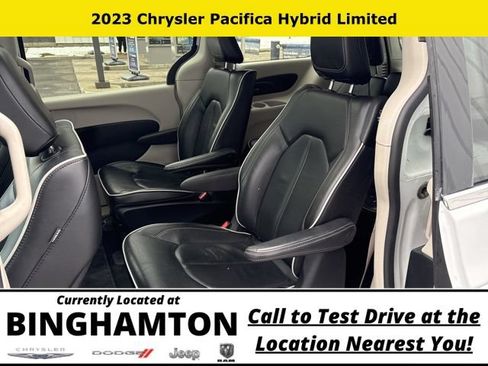 Used 2023 Chrysler Pacifica Limited FWD image 24