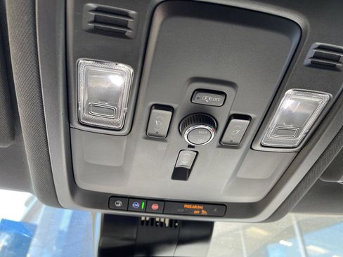 Used 2025 Chevrolet Tahoe Premier AWD/4WD image 27