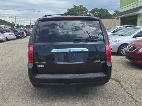 Used 2010 Dodge Grand Caravan SXT FWD image 6