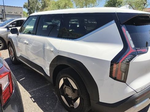 Certified 2026 Kia EV9 Light RWD image 10