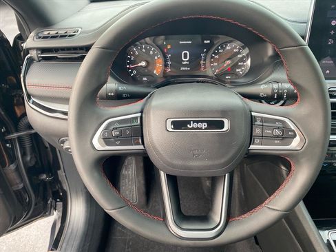 Used 2025 Jeep Compass Trailhawk w/ Trailer Tow Group AWD/4WD image 10