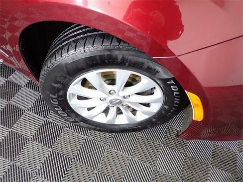 Used 2019 Chrysler Pacifica Touring-L image 35