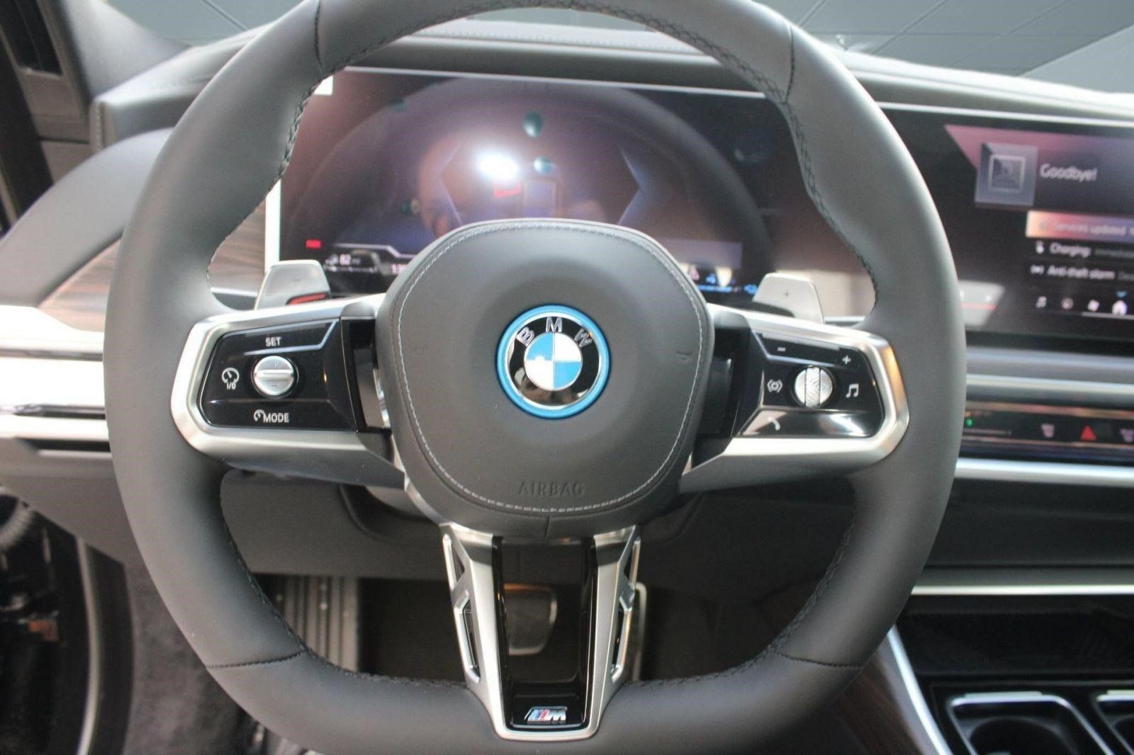 Used 2026 BMW 750e xDrive AWD/4WD image 10