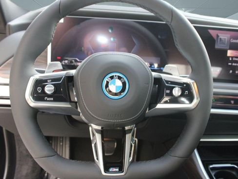 Used 2026 BMW 750e xDrive AWD/4WD image 10
