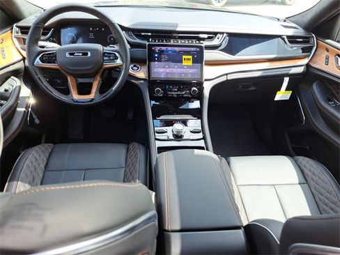New 2025 Jeep Grand Cherokee Summit image 13