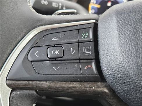Used 2023 Jeep Grand Cherokee Limited AWD/4WD image 23