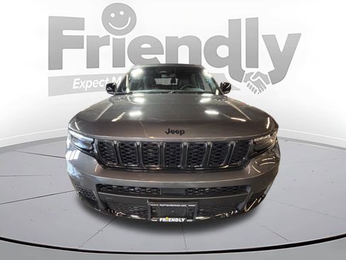 Used 2023 Jeep Grand Cherokee L Laredo image 2