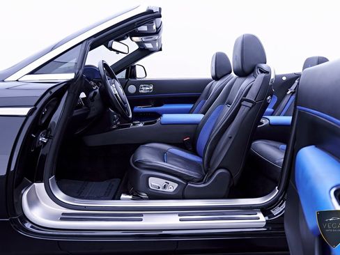 Used 2019 Rolls-Royce Dawn RWD image 42