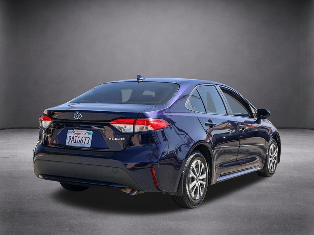Used 2022 Toyota Corolla LE w/ Premium Interior Package FWD image 4
