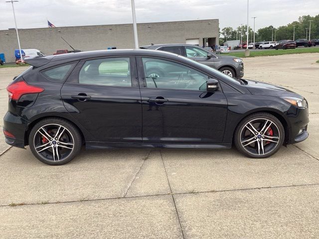 Used 2017 Ford Focus ST FWD image 12