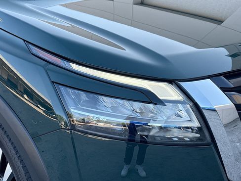 Used 2024 Nissan Pathfinder Platinum w/ Cargo Package image 36