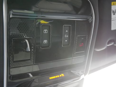 Used 2025 Land Rover Range Rover Sport Dynamic SE image 29