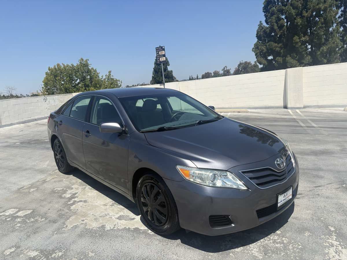 Used 2011 Toyota Camry LE FWD image 26