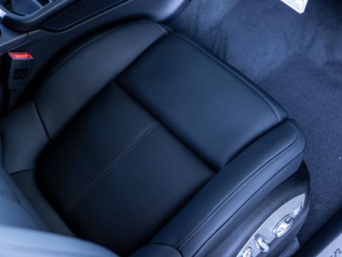 Certified 2026 Porsche Macan S AWD/4WD image 32