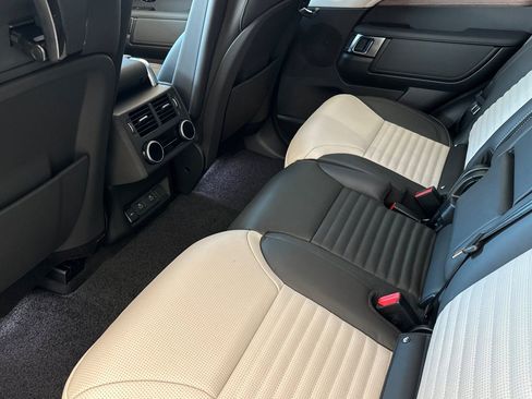 New 2026 Land Rover Discovery Dynamic SE AWD/4WD image 12