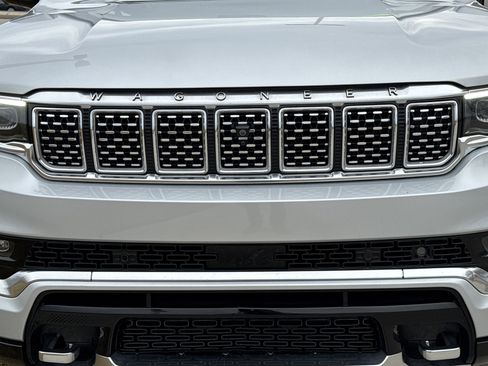 Used 2022 Jeep Grand Wagoneer Series III w/ Rear Seat Video Group 1 image 9