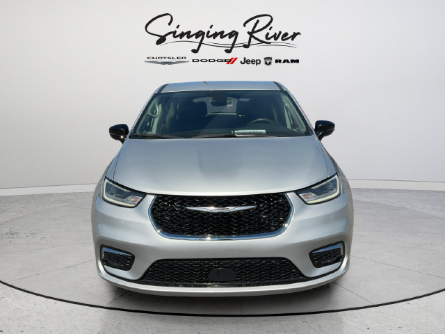 Used 2024 Chrysler Pacifica Touring-L FWD image 2