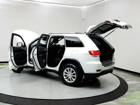 Used 2021 Jeep Grand Cherokee Laredo image 12