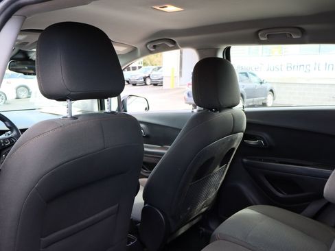 Used 2020 Chevrolet Trax LS w/ LPO, Protection Package FWD image 23