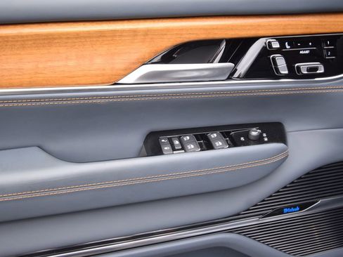 New 2024 Jeep Grand Wagoneer Series III AWD/4WD image 35