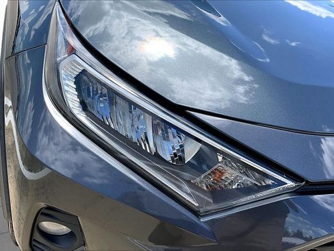 Used 2020 Toyota RAV4 XLE w/ Convenience Package FWD image 28