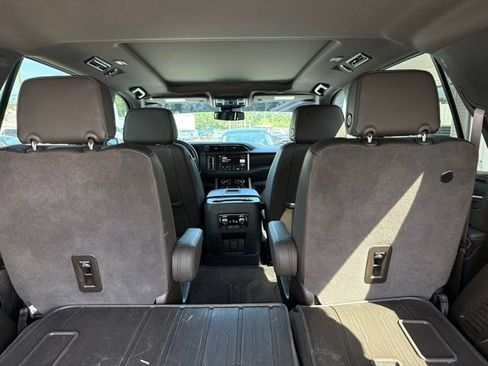Used 2024 GMC Yukon Denali RWD image 7