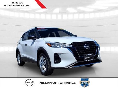 Certified 2025 Nissan Kicks Play S FWD image 1