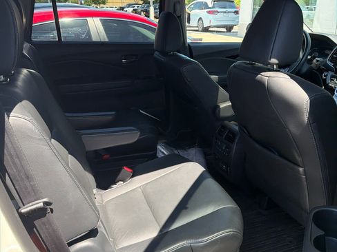 Used 2019 Honda Pilot Touring image 5