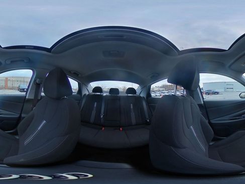 Used 2025 Hyundai Elantra SEL image 40