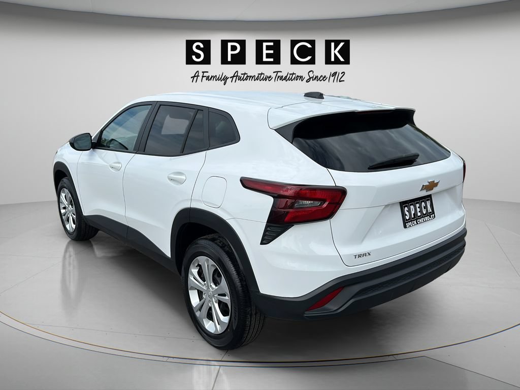 Used 2025 Chevrolet Trax LS FWD image 3