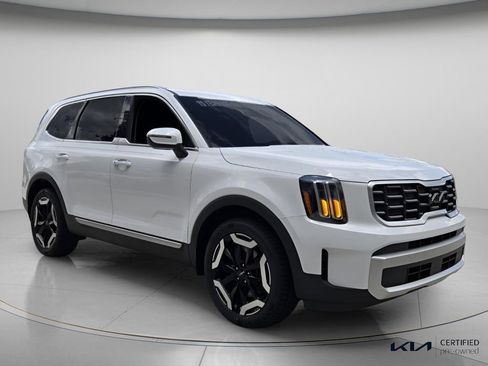 Certified 2024 Kia Telluride S FWD image 9