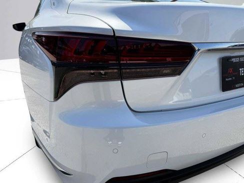 Used 2023 Lexus LS 500 w/ Accessory Package (Z2) RWD image 16
