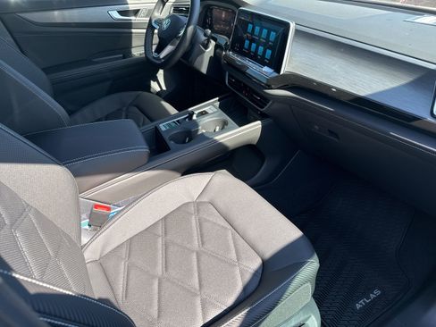 New 2026 Volkswagen Atlas Cross Sport SE image 25