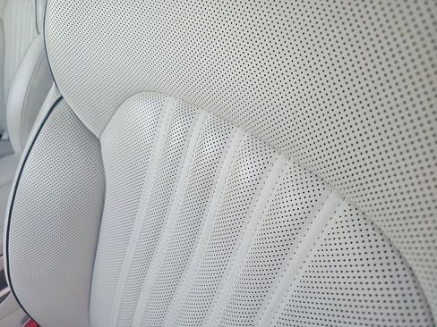 Used 2019 Genesis G90 3.3T Premium image 18