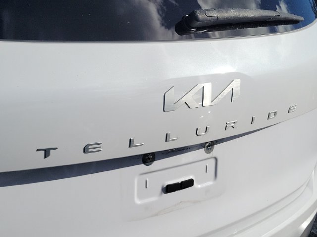 Used 2023 Kia Telluride EX w/ EX Captain's Chair Package FWD image 5
