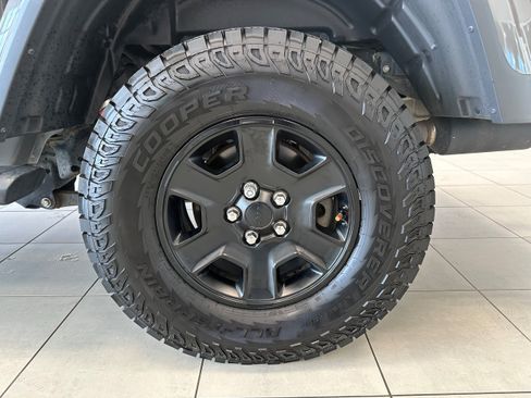 Used 2021 Jeep Gladiator Mojave w/ Dual Top Group AWD/4WD image 8