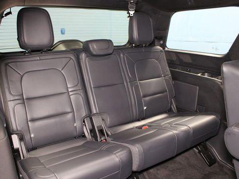 Used 2024 Lincoln Navigator Reserve image 32